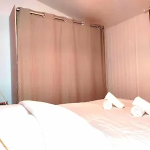 Appartement L'antique Spa: Jacuzzi Sous Patio