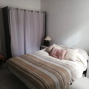 Appartement Orange: Pratique Et Idéalement Placé
