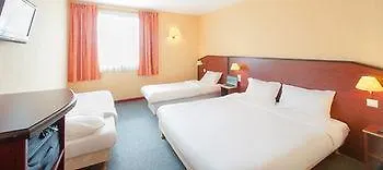B&B HOTEL Orange - Échangeur A7 A9