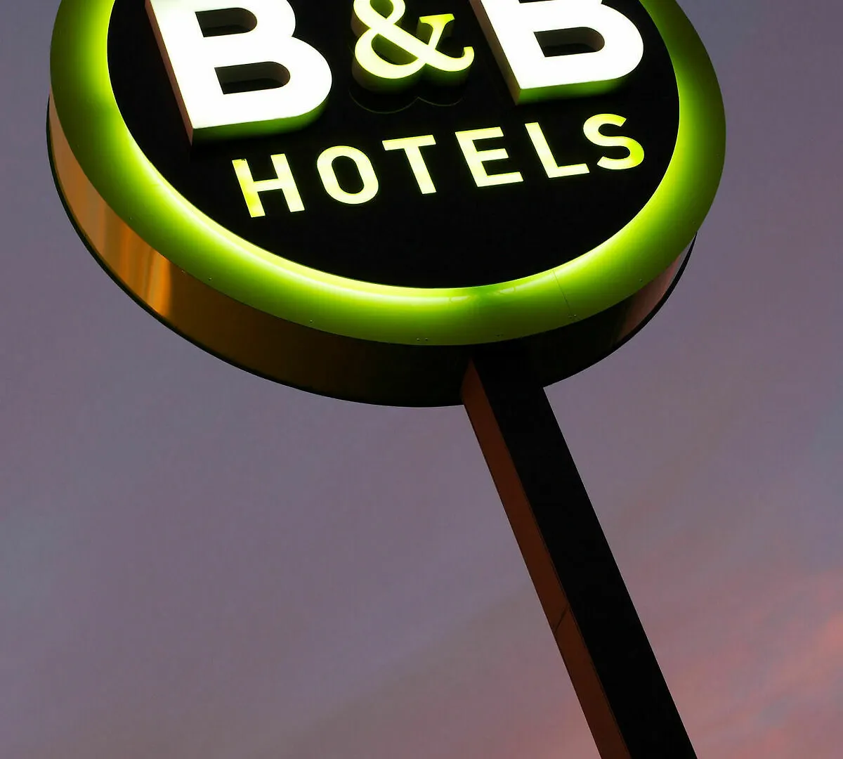 B&B HOTEL Orange - Échangeur A7 A9