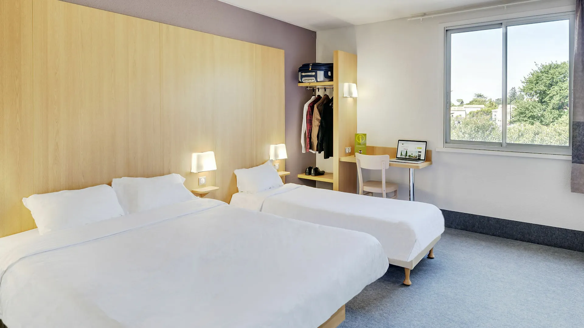 B&B HOTEL Orange - Échangeur A7 A9