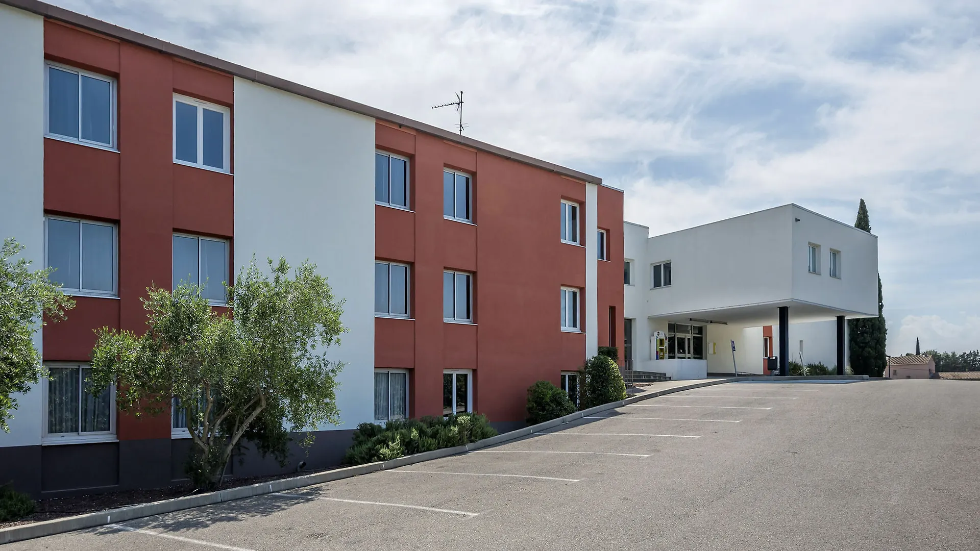 B&B HOTEL Orange - Échangeur A7 A9