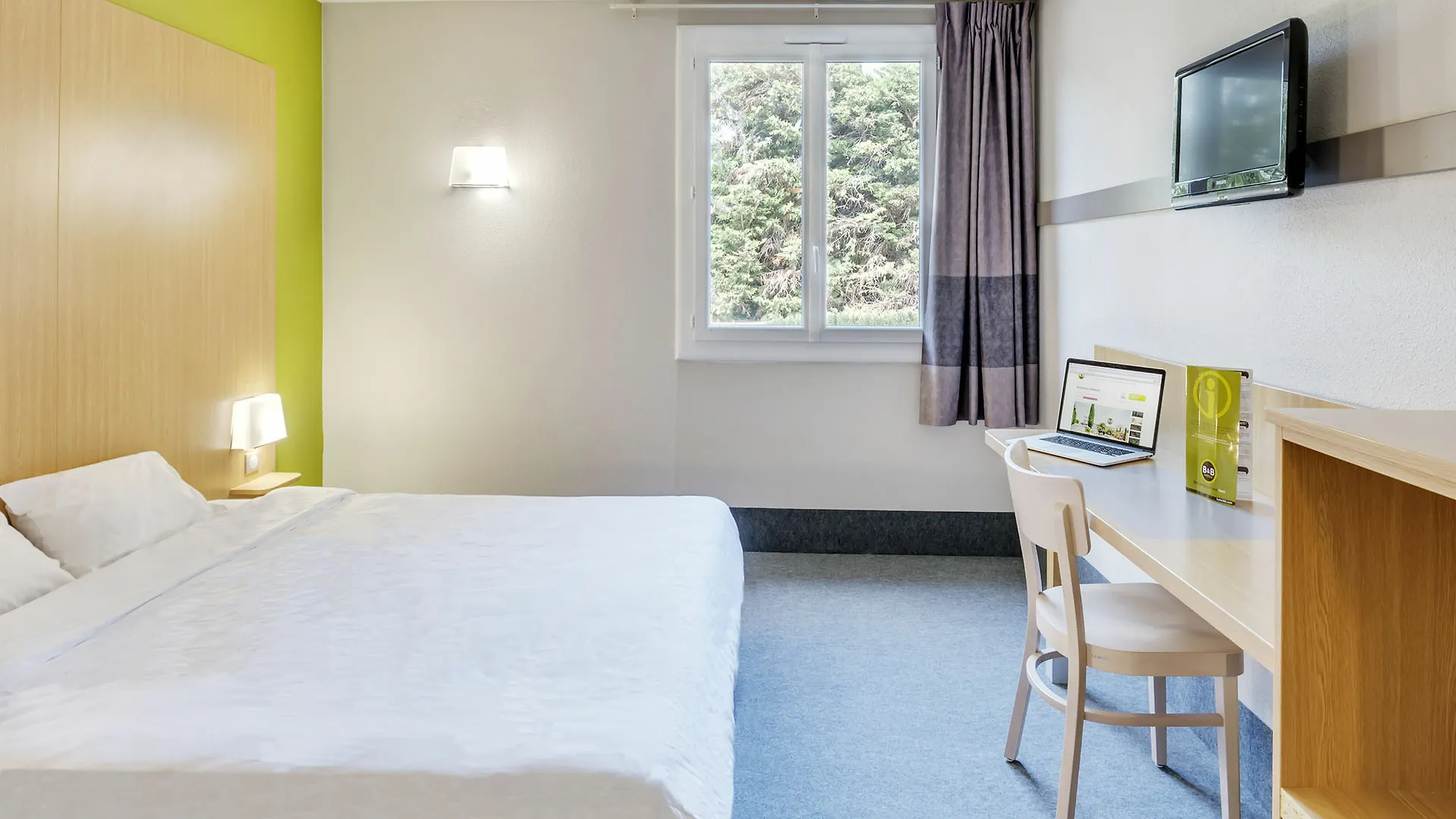 ***  B&B HOTEL Orange - Échangeur A7 A9 France